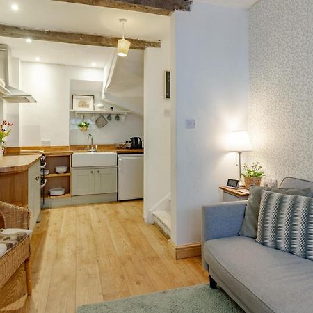 The Shoe Box Cottage With Allocated Parking Malmesbury Exterior photo