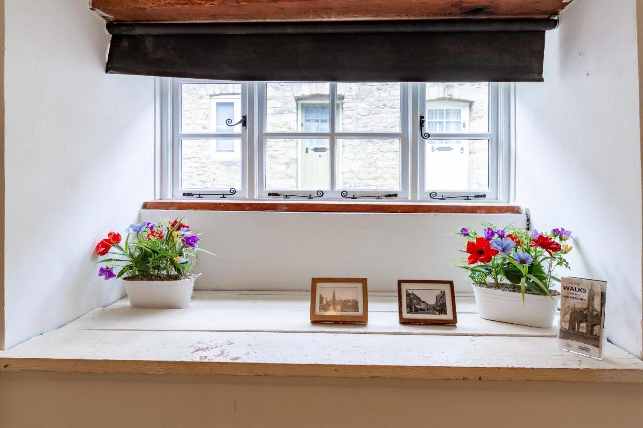 The Shoe Box Cottage With Allocated Parking Malmesbury Exterior photo